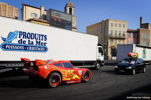 Moteurs... Action! Stunt Show Spectacular featuring Lightning McQueen