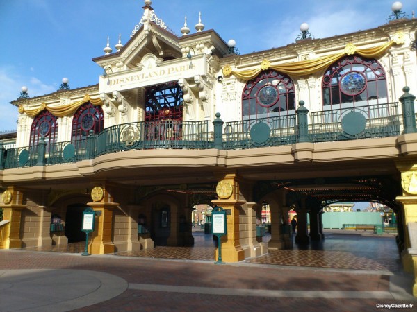 Main Street Station 20th Anniversary overlay (C) DisneyGazette.fr