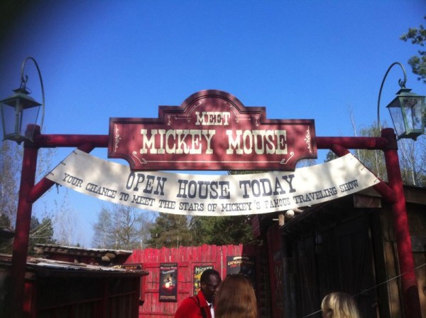 Temporary Meet Mickey Mouse at Cottonwood Creek Ranch (C) @InsideDLParis