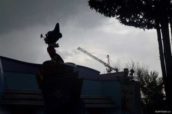 Ratatouille Kitchen Calamity! dark ride construction crane