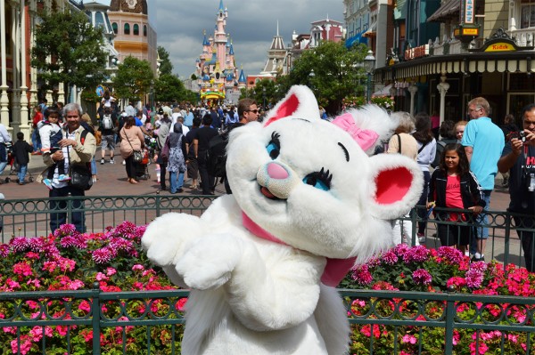 "Be my Valentine!" day at Disneyland Paris [Photo: Loren Javier (Flickr)]