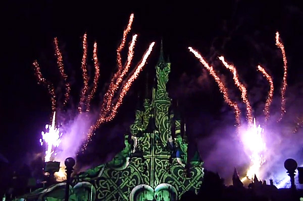St Patrick's Day fireworks at Disneyland Paris [Still © DlrpWelcome]