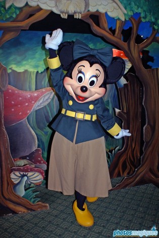 Minnie Mouse - Disneyland Paris - Disney's Sequoia Lodge © PhotosMagiques