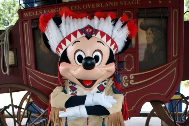 Mickey Mouse at Disney's Hotel Cheyenne © Photos Magiques