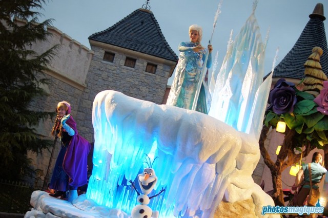 Anna Elsa Frozen Disneyland Paris Disney Magic on Parade