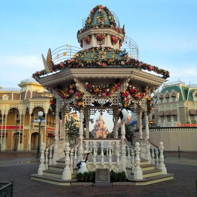 Swing into Spring at Disneyland Paris © DisneylandBerry