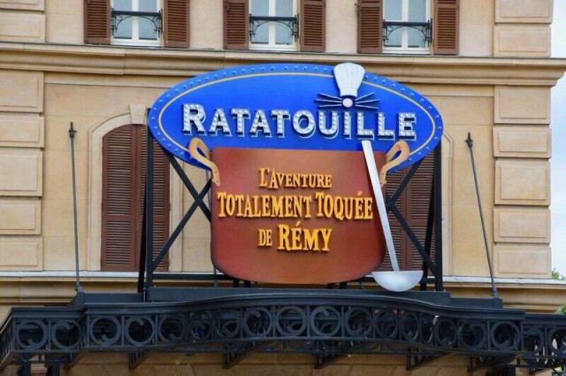 Ratatouille: L’Aventure Totalement Toquée de Rémy entrance marquee Disneyland Paris ©InsideDLParis