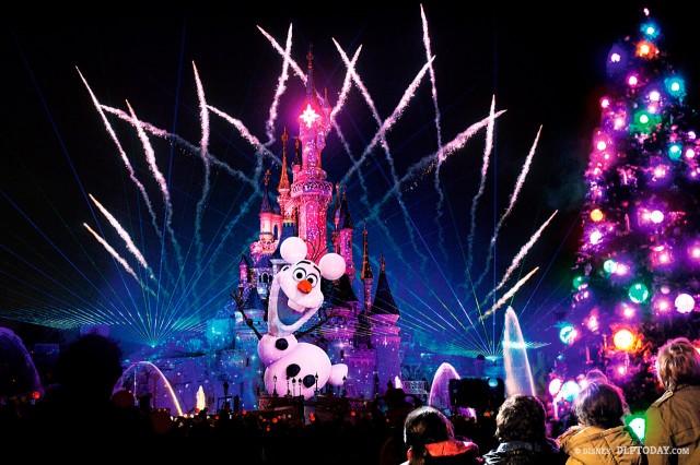 Disney Dreams of Christmas, Magical Christmas Wishes tree at Disneyland Paris