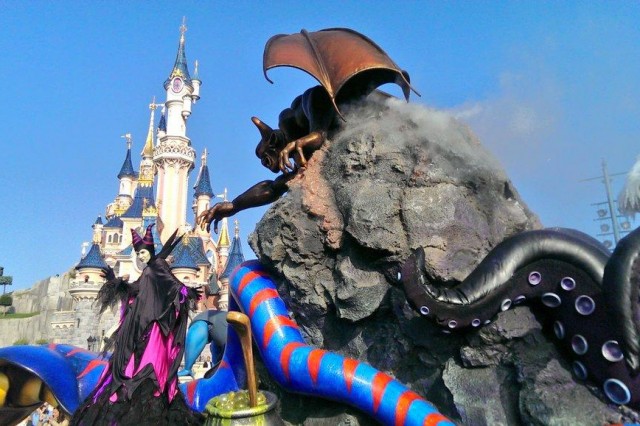 'Dreams of Power' float returns to the parade route in Disney Villains Promenade ©InsideDLParis