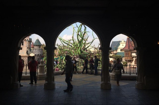 Thorn-encrusted dragon rises from Maleficent's Court ready for Halloween ©RadioDisneyClub