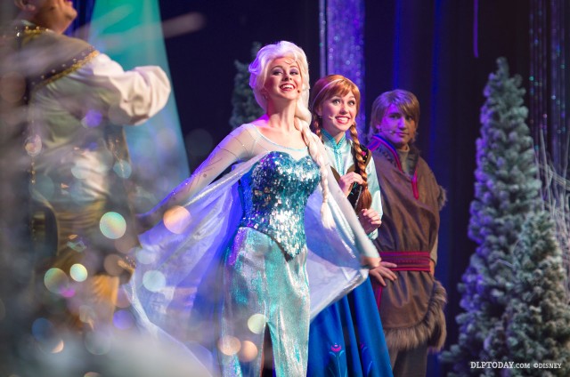 Frozen Summer Fun at Disneyland Paris - Frozen Sing-Along