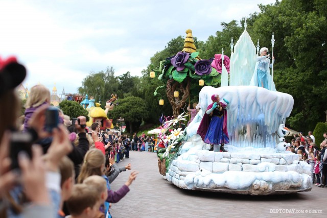 Frozen in Disney Magic on Parade! at Disneyland Paris 