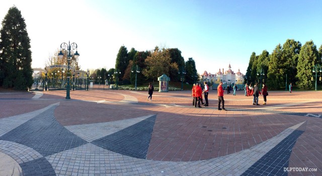 Disneyland Paris theme parks closed in the wake of Paris terrorist attacks