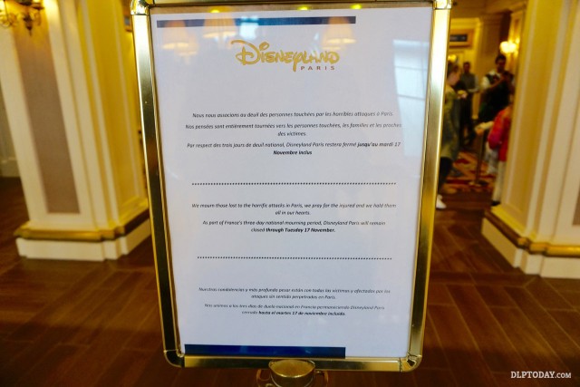 Disneyland Paris closure notice at Disney's Newport Bay Club, Sunday 15th November 2015