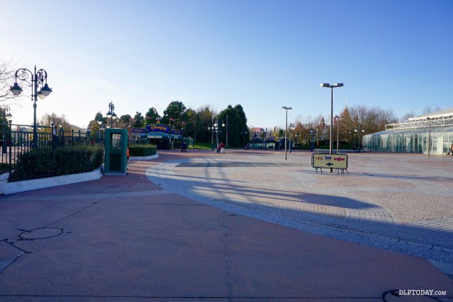 Disneyland Paris entrance gate, Sunday 15th November 2015