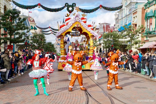 Disney's Christmas Parade at Disneyland Paris