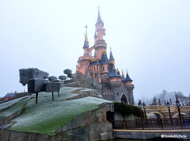 Frost and fog create extraordinary New Year scenes at Disneyland Paris