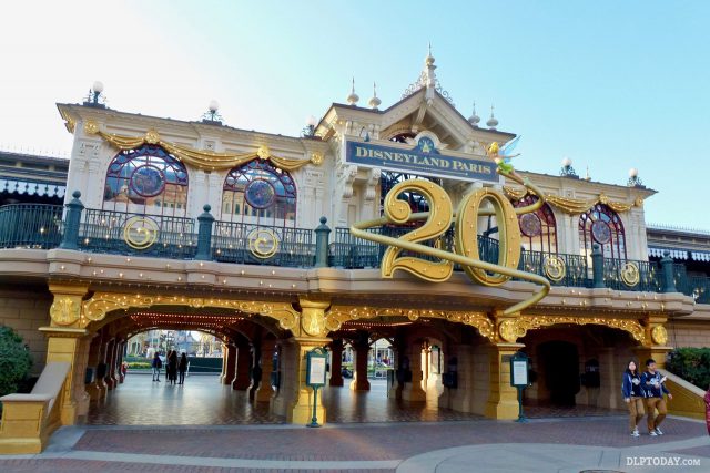 Disneyland Paris 25th Anniversary decorations 2017