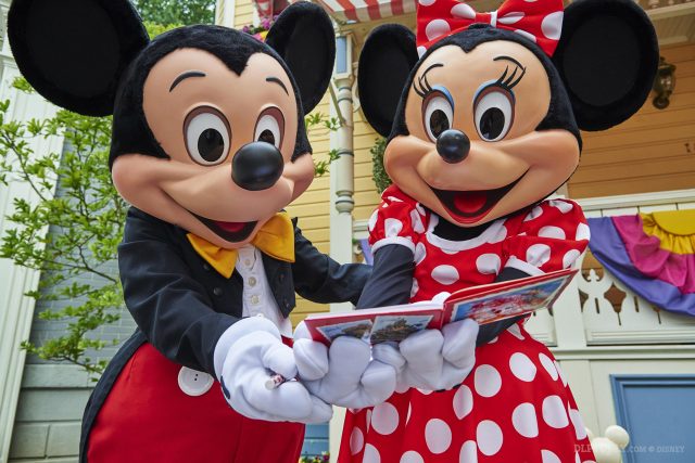 Old Mickey Mouse and Minnie Mouse (1992-2017) at Disneyland Paris