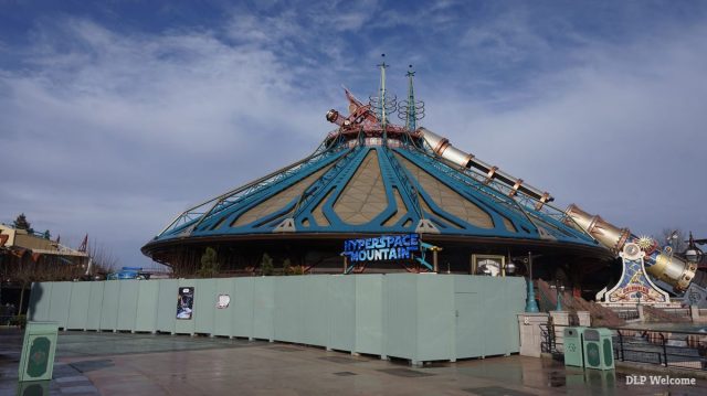 Hyperspace Mountain entrance signage Disneyland Paris Discoveryland © DLP Welcome