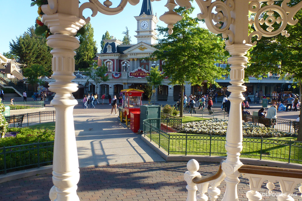 Disneyland Paris Calendar details for May 2015 now available • Blog